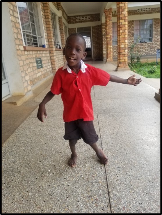 Niño con discapacidad en el centro St. Vincent Pallotti, Uganda.