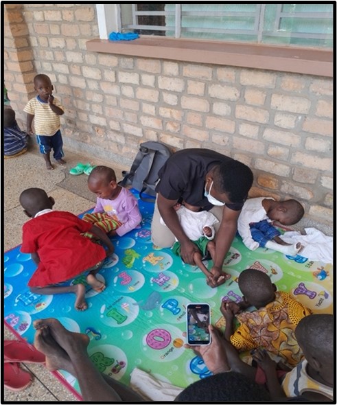 ervicio de fisioterapia y cuidado infantil en el centro St. Vincent Pallotti, Uganda.