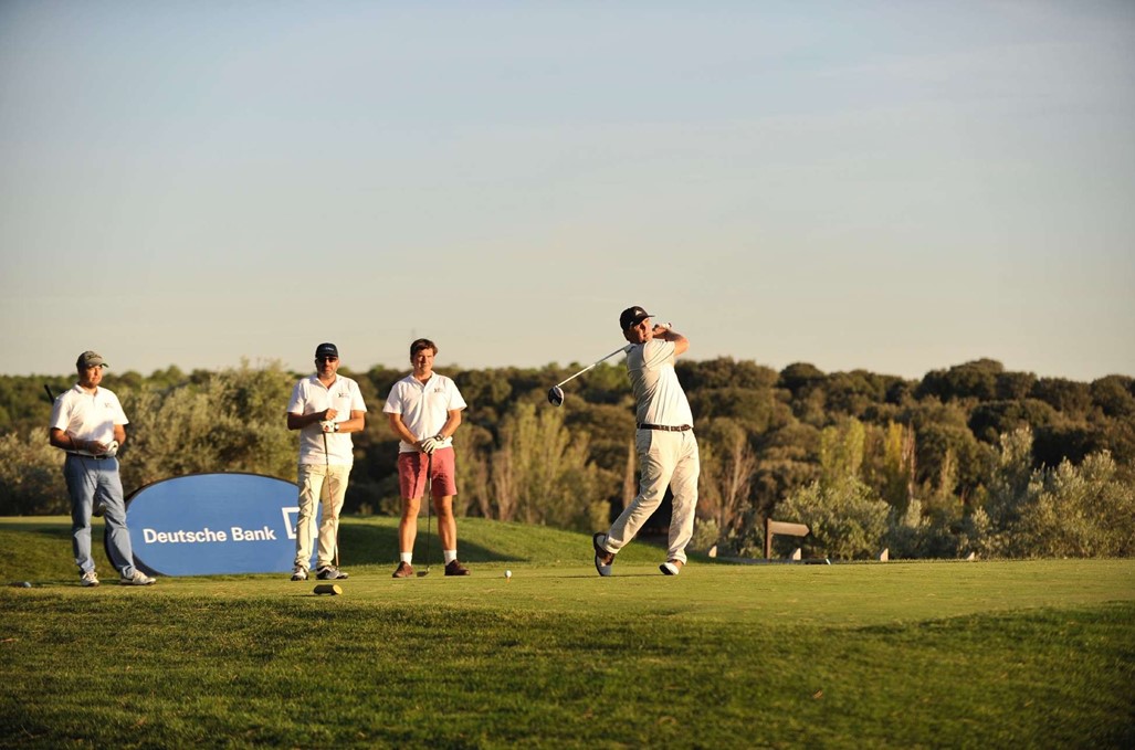 Torneo de golf en Madrid benéfico áfrica directo niños con discapacidad de la escuela st anthony en kamwenge